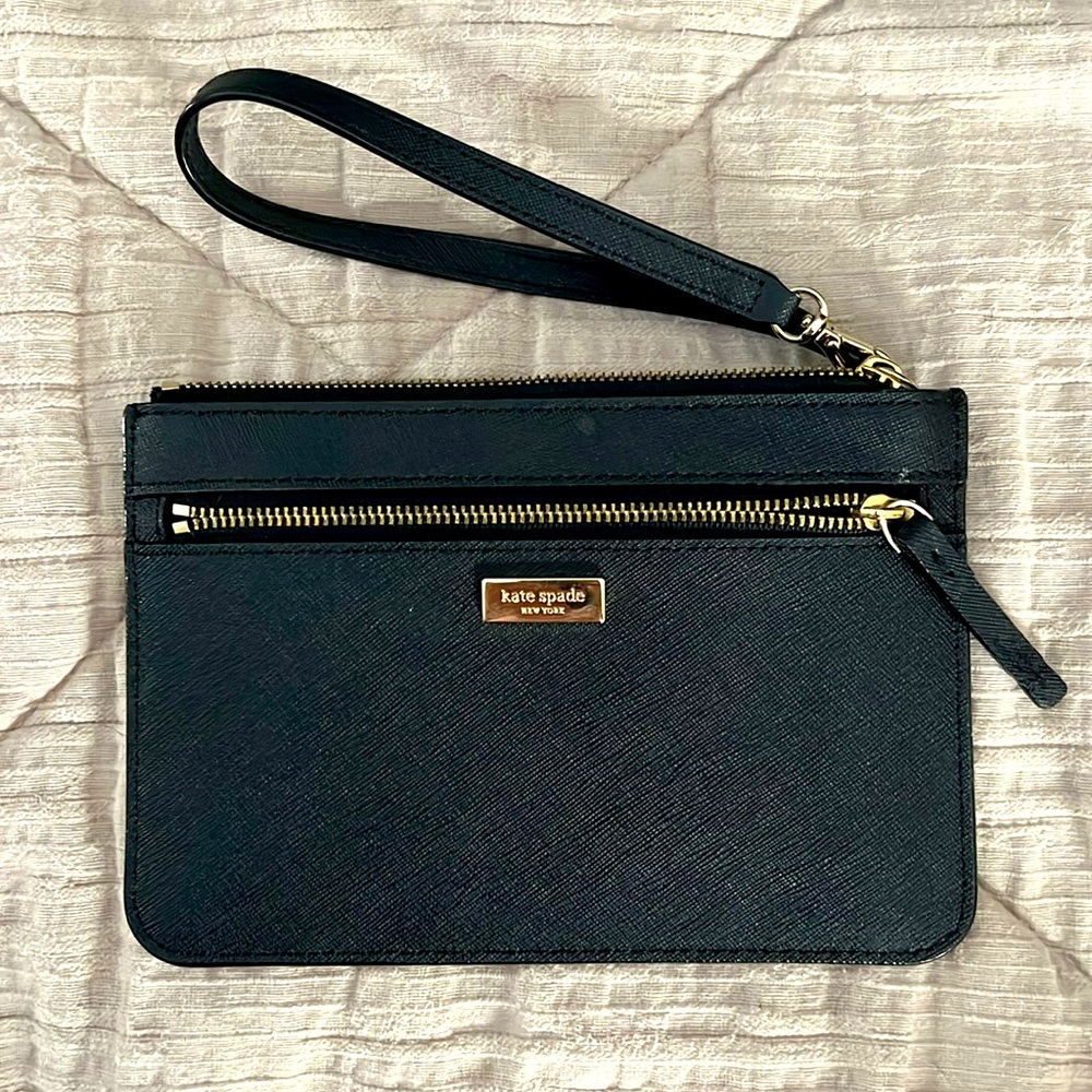 Kate Spade Wristlet. Like new!